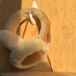 UGG LIKE NEW EAR MUFFS & UGG PURSE